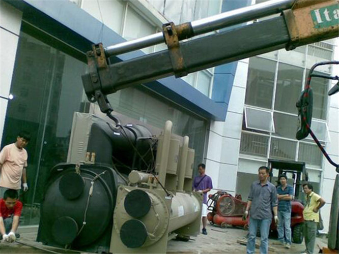 周口市随车吊和汽车吊的核心区别是什么？哪种更省钱？